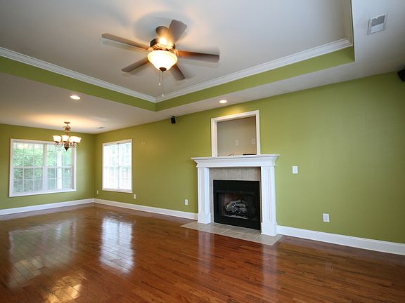 4th image of 240 Chestnut Oak Cir