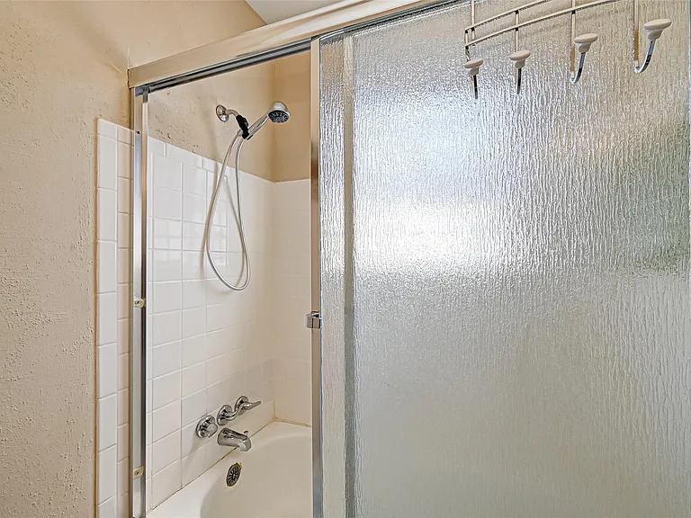 2121 Fountain View Dr #16 — Photo 26