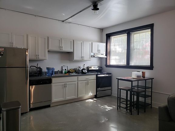 2nd image of 2024 W Foster Ave #G