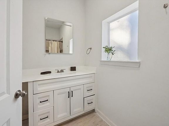3rd image of 2290 Orange St #2290