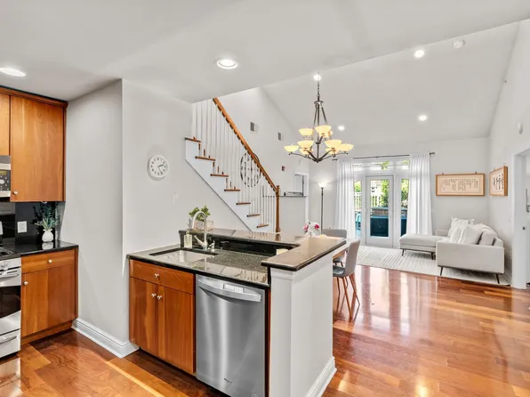 7400 River Road image 8 of 34