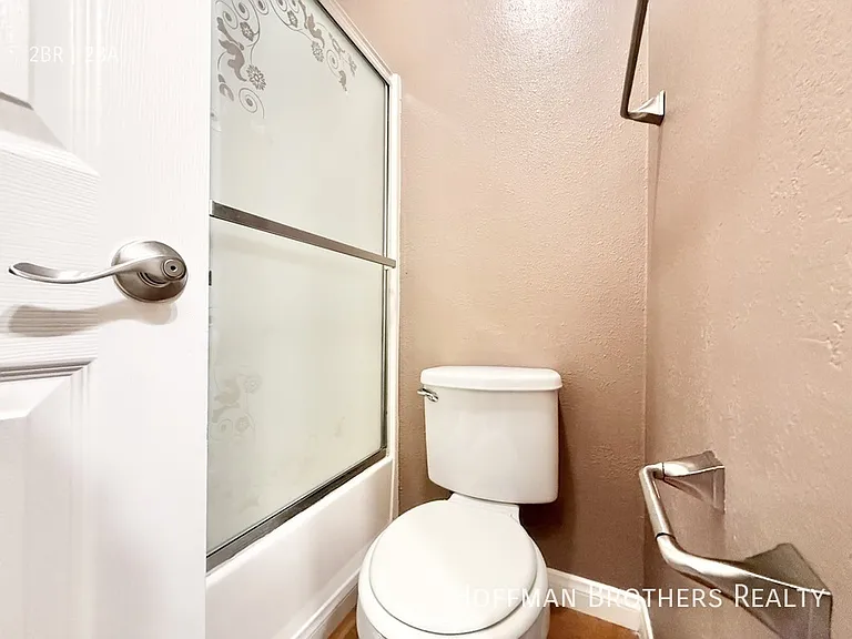734 W 73rd St — Photo 7
