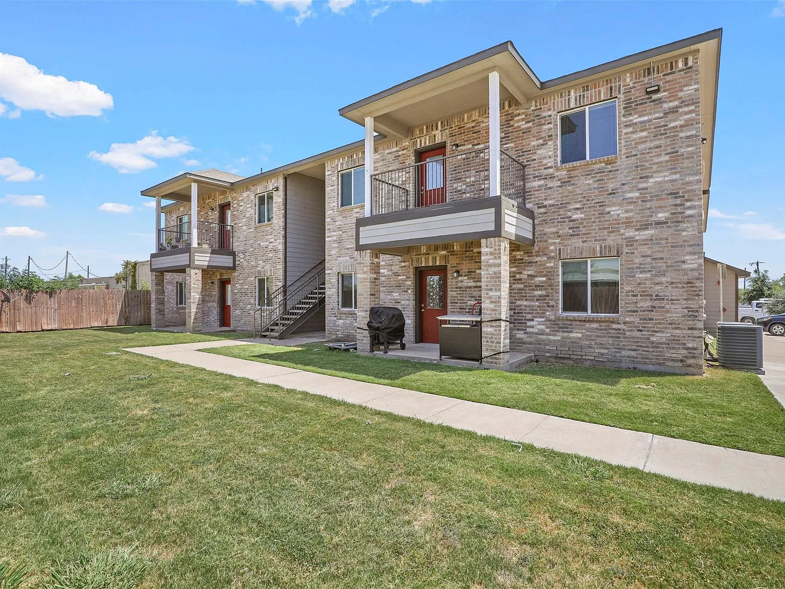 3 bed, 1380 sqft, $1,500 — Photo 1