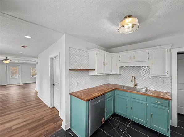 1009 27th St, Des Moines, IA 50311