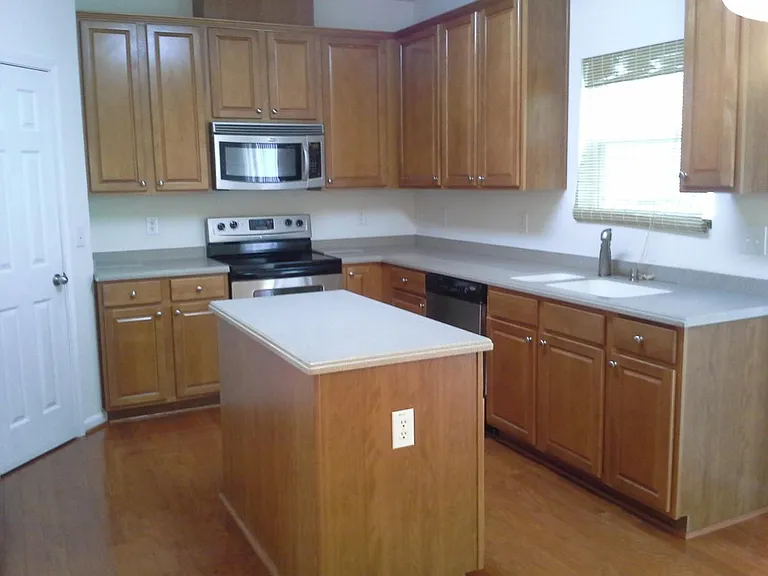 205 Hampshire Downs Dr — Photo 6