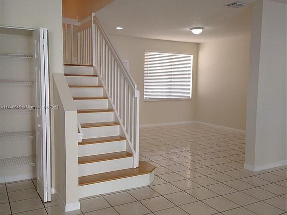 5th image of 1689 Winterberry Ln