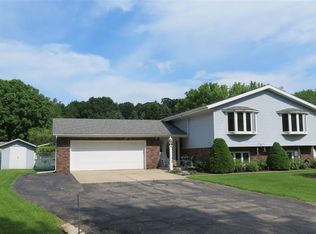 5551 Rainbow Rd, Waunakee, WI 53597