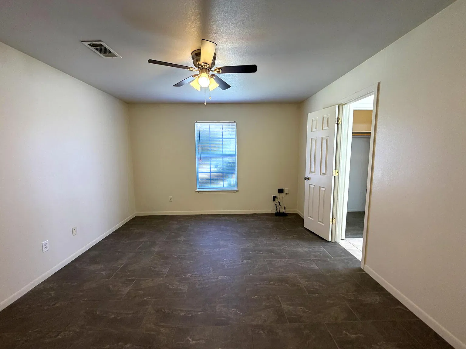 3 bed, 2.0 bath, 1125 sqft, $1,200 — Photo 4
