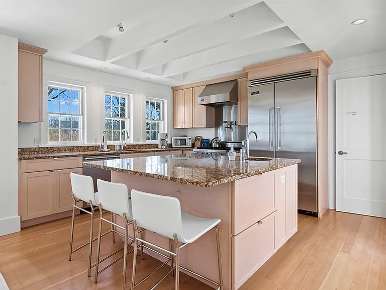 25 Washington St — Photo 6
