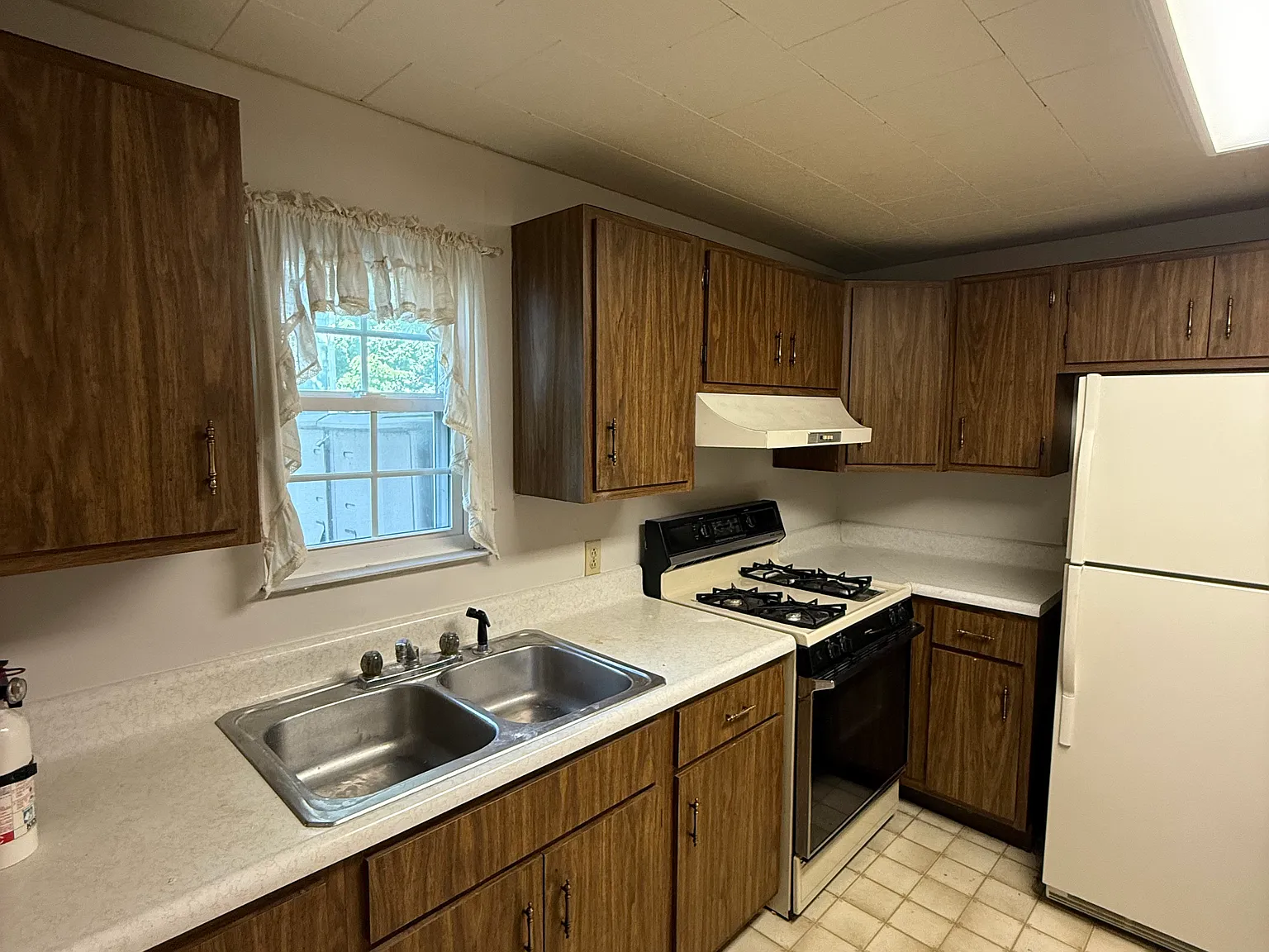 2 bed, 2.5 bath, 1550 sqft, $1,600 — Photo 2