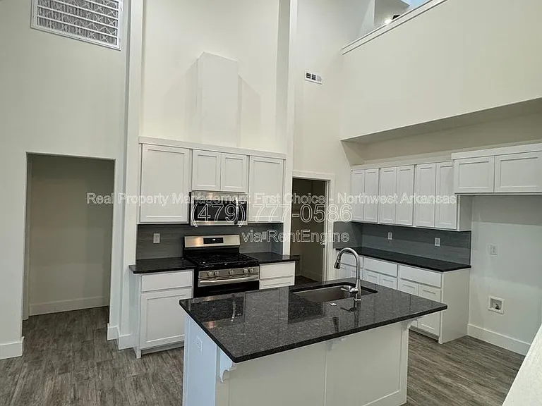 720 Sun Meadow Dr — Photo 4