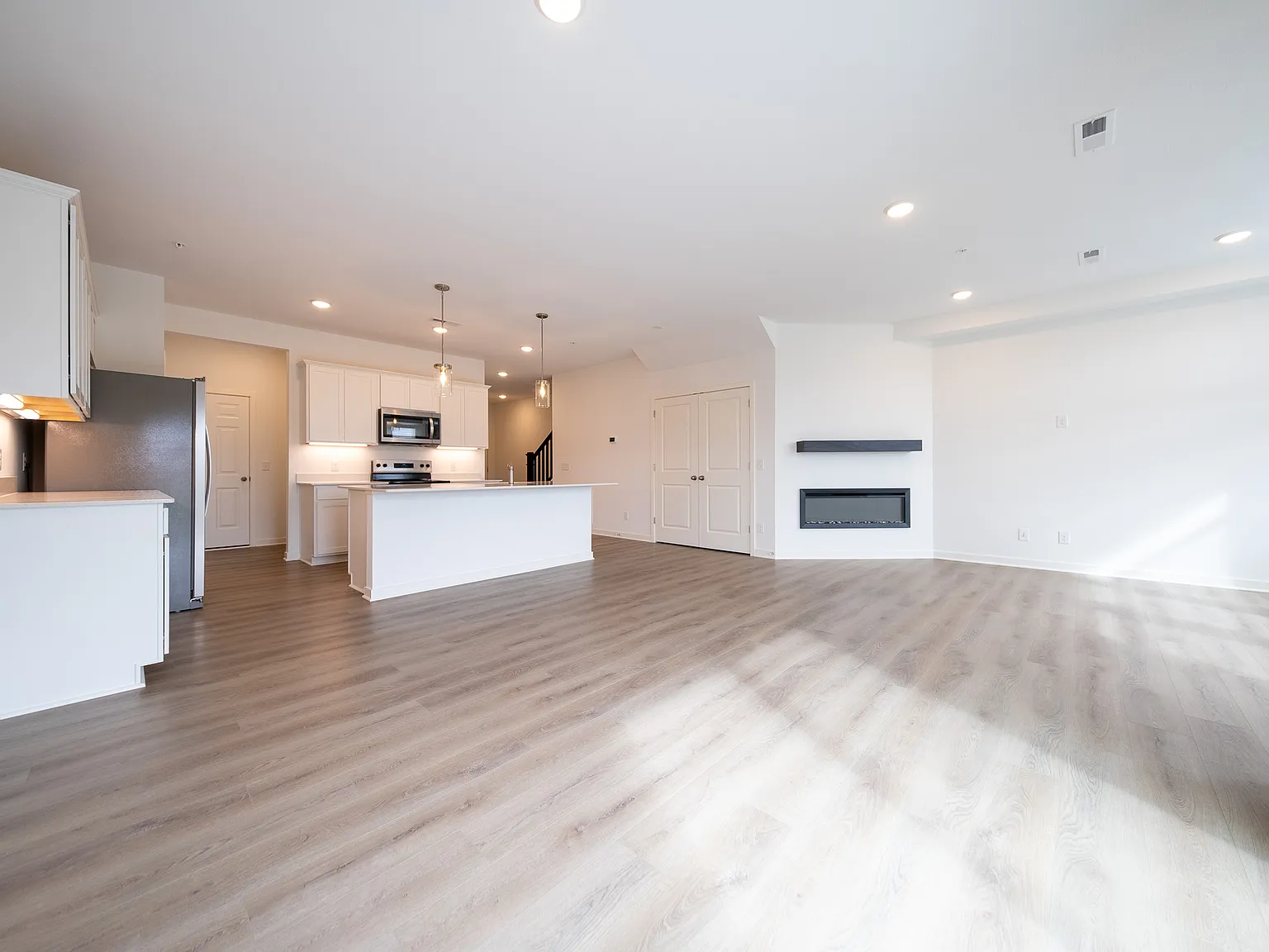Airlake Curve, Woodbury (4773) LY CW1 - 1 — Photo 2