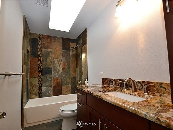 5th image of 18111 NE 91st Ct
