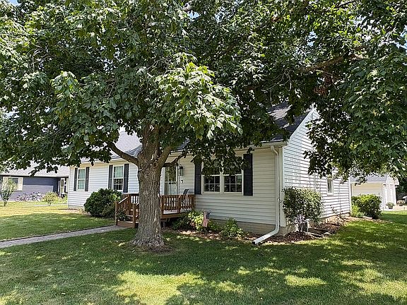 2nd image of 310 NW Poplar Ave