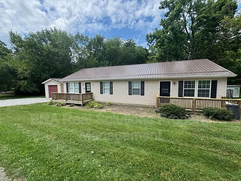 2 bed, 1.0 bath, $885 — Photo 1