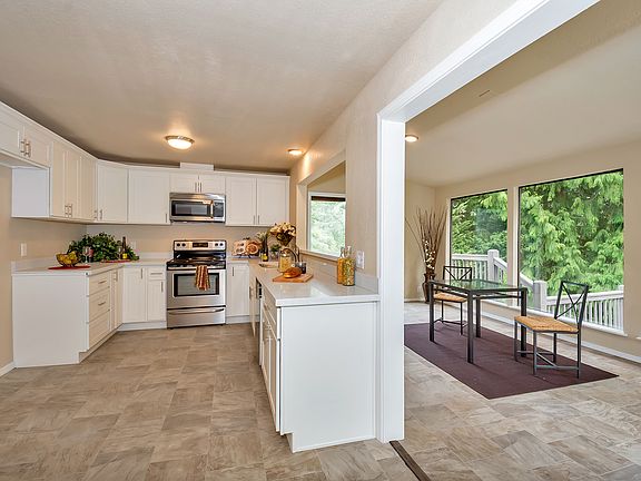 4th image of 8402 109th St SW
