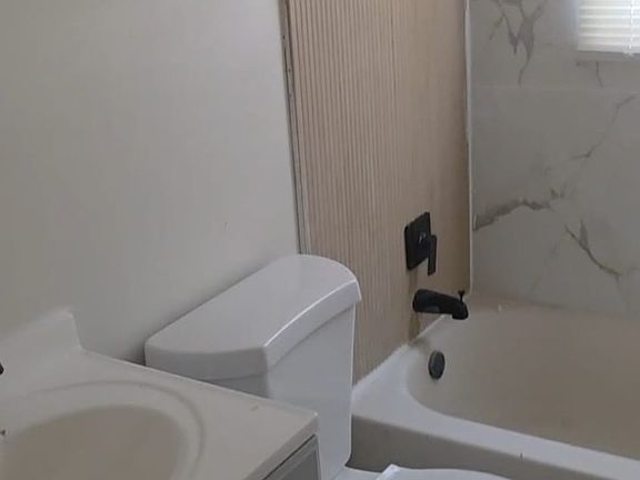 5th image of 672 Alder St