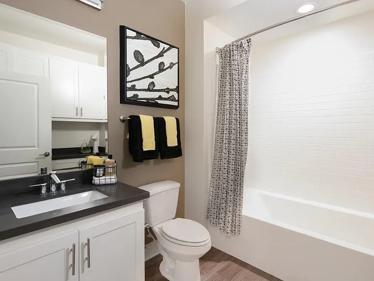 Island View Apartments — Photo 4