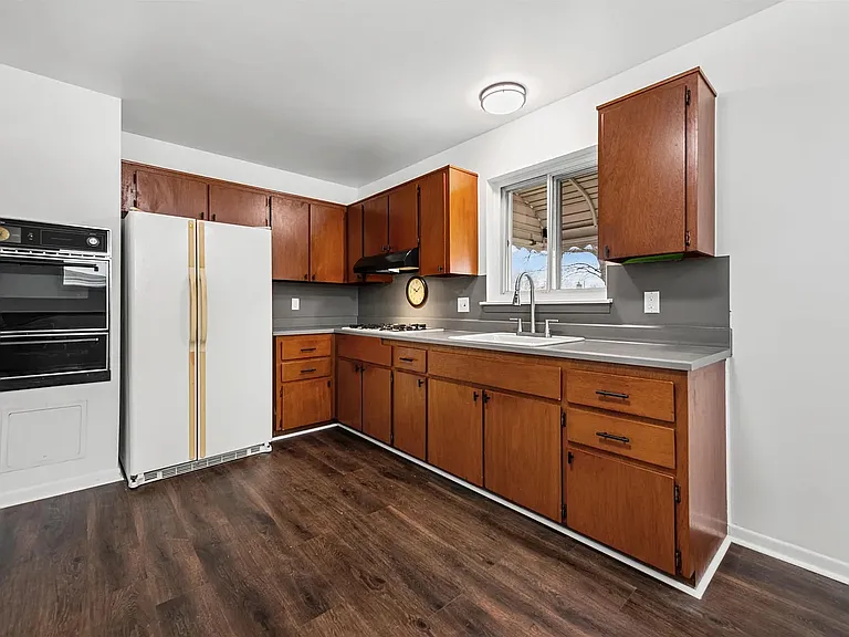 26627 Norma Ave — Photo 2