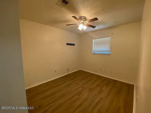 15251 Parkwood Dr N #D — Photo 10