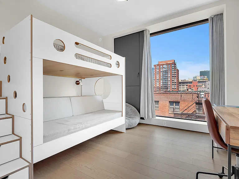 251 W 14th St #7B — Photo 7
