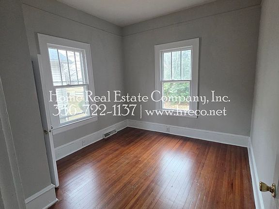 3rd image of 208 Clayton St