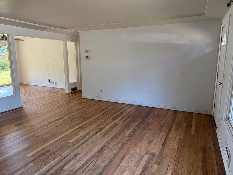 659 SE 11th Ave — Photo 3