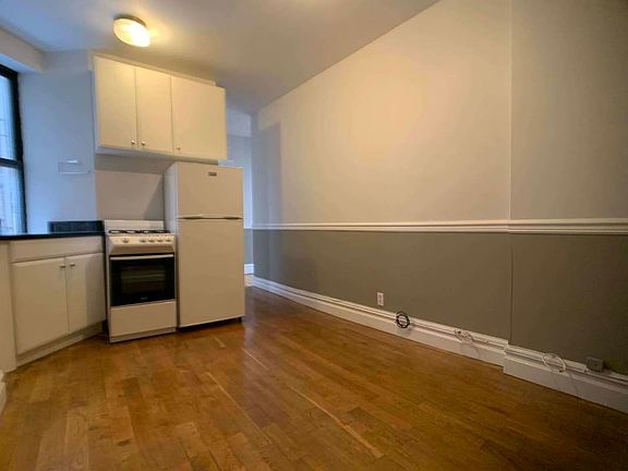 3rd image of 39 Christopher St APT 2D