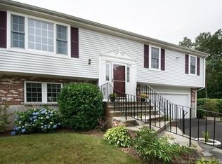 5 Hanifan Ln, Weymouth, MA 02189