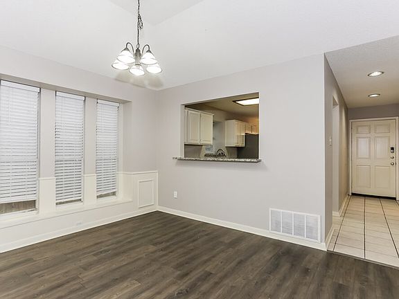 5th image of 1505 Gainsborough Way
