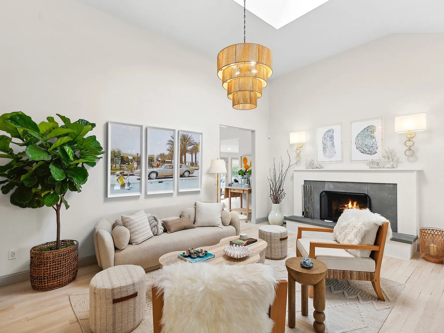 Bridgehampton Retreat: Luxurious Living Near Town & Beach — Photo 2