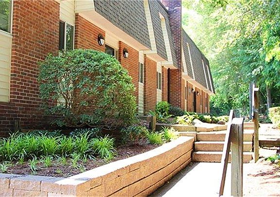 4th image of 100 River Trace Way
