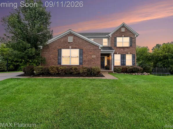 57275 Waterway Ct, New Hudson, MI 48165