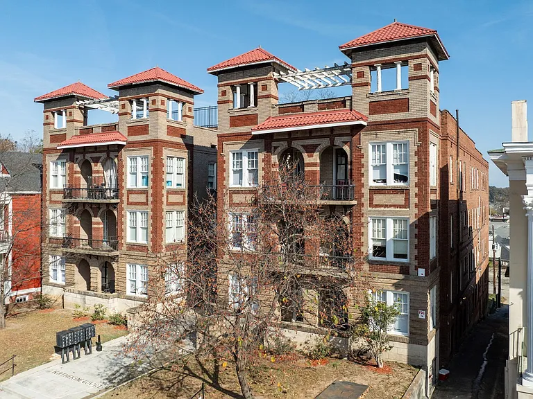 Katherine Court Apartments — Photo 22
