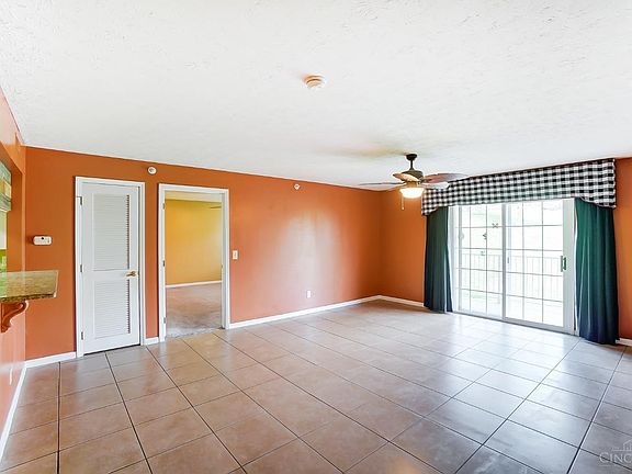 2nd image of 3318 Emerald Lakes Dr Unit 2B