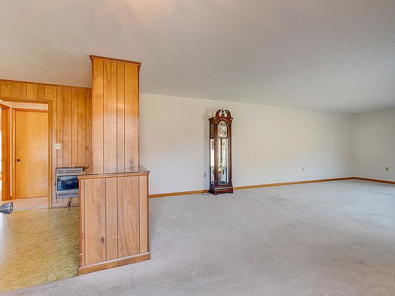 5th image of 848 Rock Springs Dr