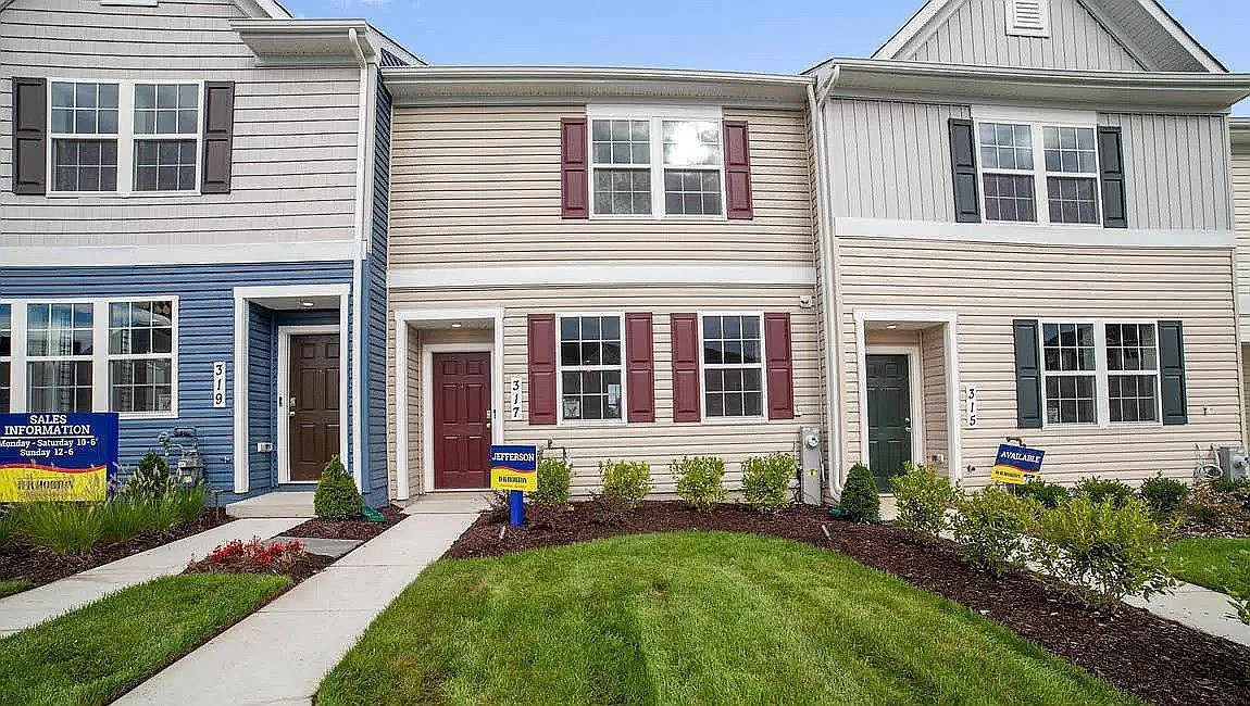 3 bed, 1356 sqft, $2,195 — Photo 2
