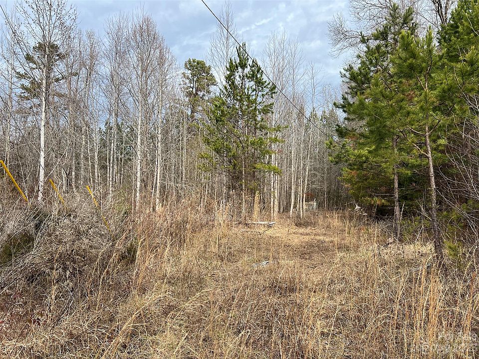 2nd image of 1402 Rhyne Rd