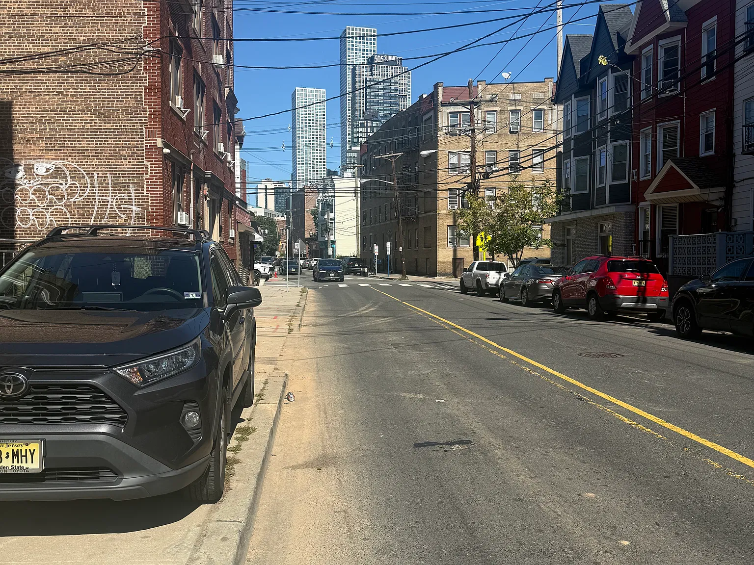 2 bed, 800 sqft, $2,200 — Photo 2