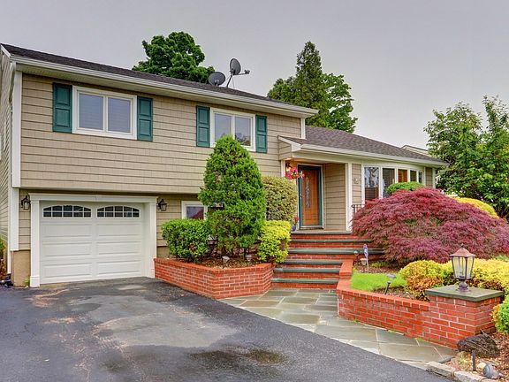 2nd image of 7 Boulevard Dr