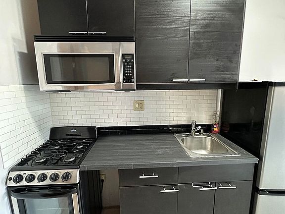 5th image of 582 W 183rd St APT 4R