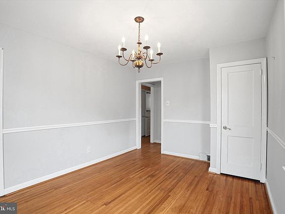 5th image of 544 Lawrence Rd