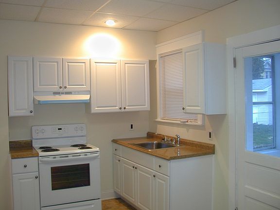 Updated kitchen countertops, cabinets and more!