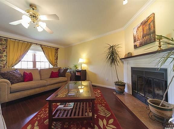 3901 W 10th Pl Lawrence, KS listing photo #3