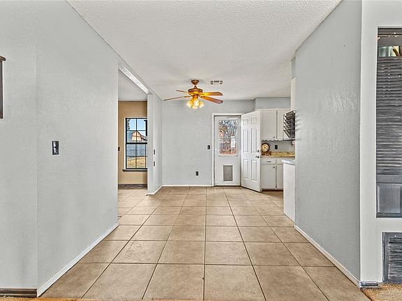 5th image of 621 S 28th St