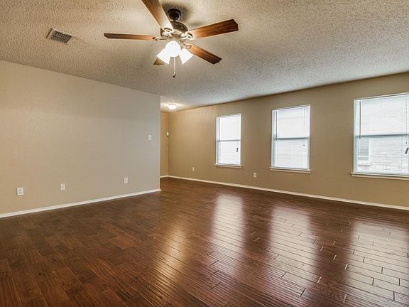 2nd image of 1612 Crown Point Dr
