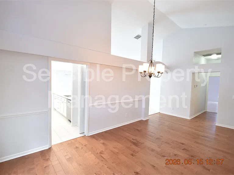 9304 Heritage Oak Ct — Photo 7