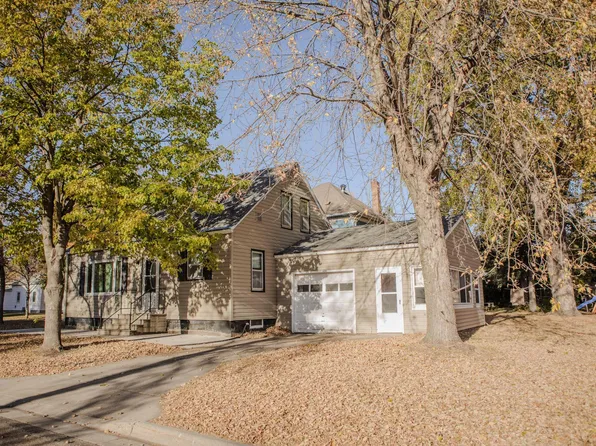 411 W 7th St, Morris, MN 56267