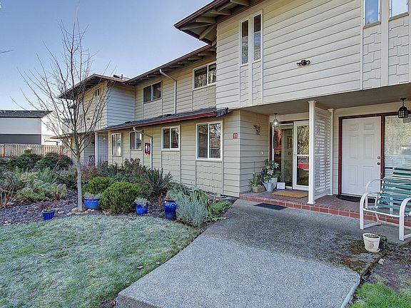 2nd image of 13600 NE 18th St APT 11