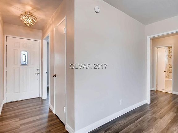 4th image of 1209 Arrowhead Ave